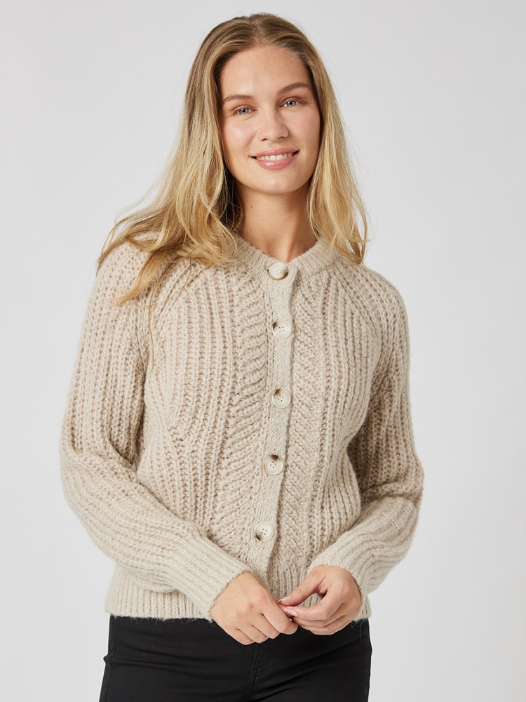 Ina cardigan 7504727_I4H-MELL-A23-Modell-Front_chn=vic_6776_Ina cardigan I4H_Ina cardigan I4H 7504727.jpg_Front||Front