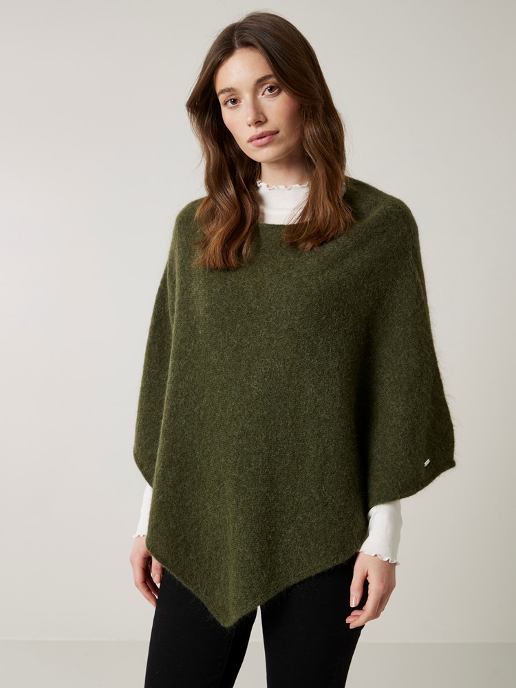 Lotty poncho 7505490_GTD-JEANPAUL-Lotty Poncho_A23-Modell (2)_Lotty poncho GTD_Lotty poncho GTD 7505490.jpg_