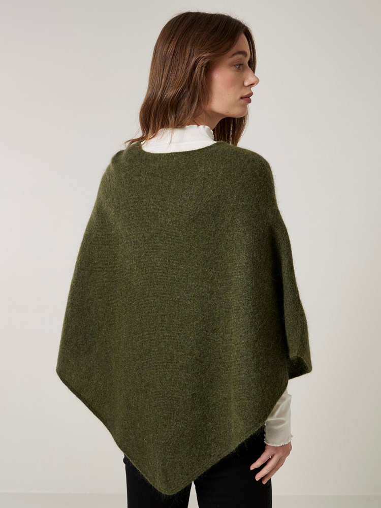 Lotty poncho 7505490_GTD-JEANPAUL-Lotty Poncho_A23-Modell (3)_Lotty poncho GTD_Lotty poncho GTD 7505490.jpg_