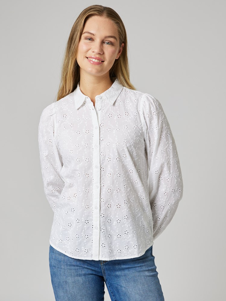 Brielle brodert skjorte 7507756_O68-MELL-S24-Modell-Front_chn=vic_7257_Brielle brodert skjorte O68_Brielle brodert skjorte O68 7507756.jpg_Front||Front